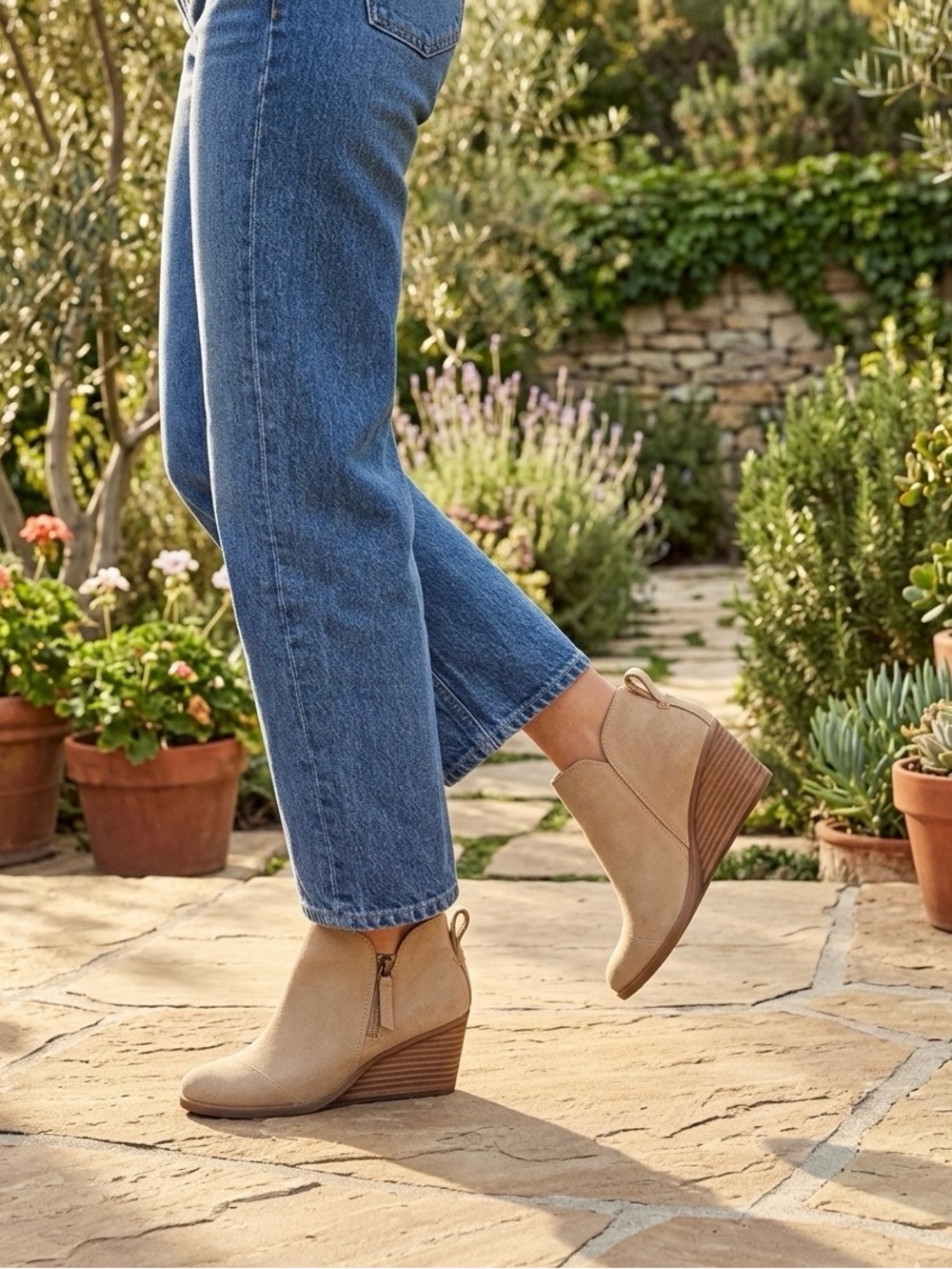 ๐ TOMS Sz 6.5 Goldie Wedge Ankle Bootie in Natural Shimmer Twill